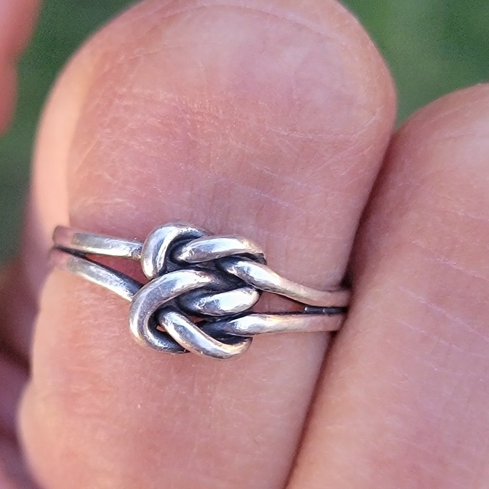 Stunning vintage 925 sterling silver love knot or puzzle ring